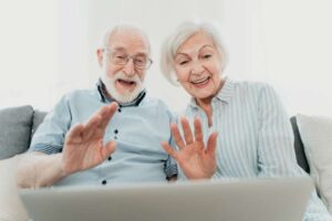 Anziani, solitudine e tecnologia