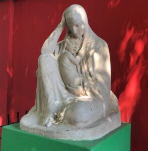 Foto di Imma d'Errico -Levante e la depressione post partum- "La madre", scultura di Juan B Leone, Buenos Aires, Argentina, 2023..