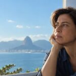 Dinamiche familiari e donna pensierosa.
